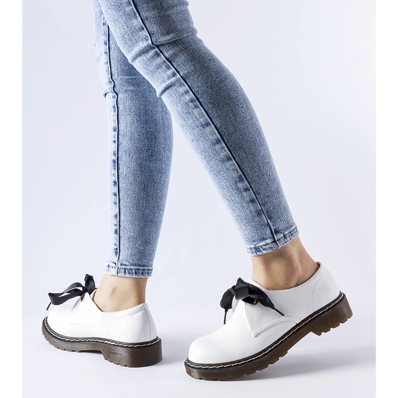 Bílé boty s ozdobnou mašlí od Rodriguez bílý 1