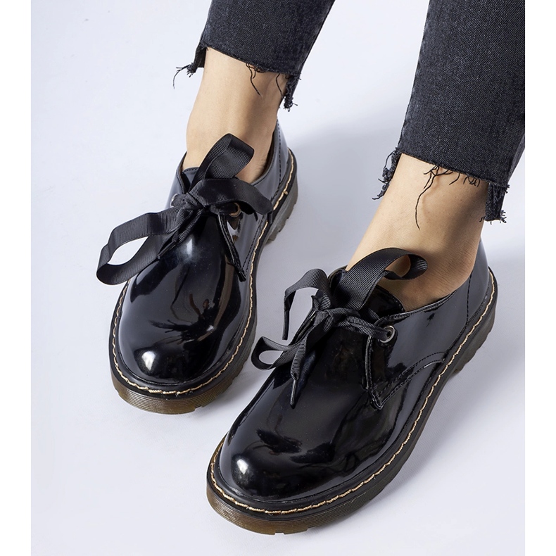 Černé lakované boty s mašlí Rodriguez černý 1