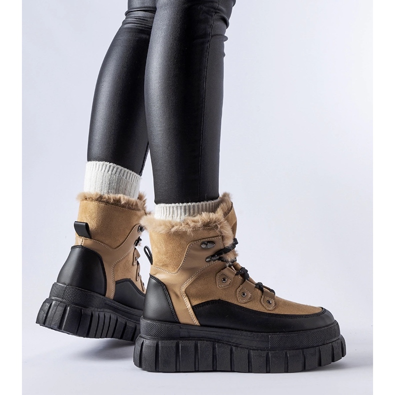 Béžové kotníkové boty s masivní podrážkou Cervantes béžový 1