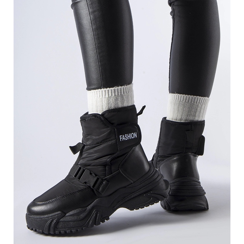 Černé zateplené sněhule Mernicco se suchým zipem černá 1