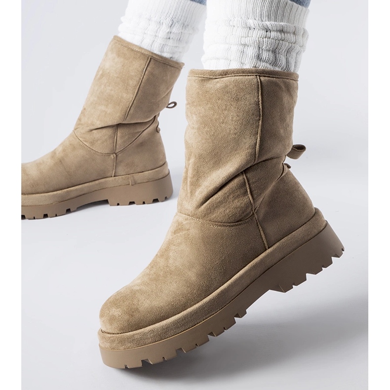 Hnědé zateplené kozačky s masivní Flavia podrážkou hnědý 1 Hnědé zateplené kozačky s masivní Flavia podrážkou hnědý 1