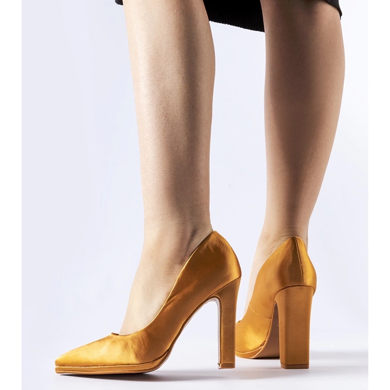 Hnědé saténové lodičky na jehlách od Rivers hnědý 1