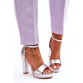 Stříbrné metalické sandály na vysokém podpatku stříbrný 2