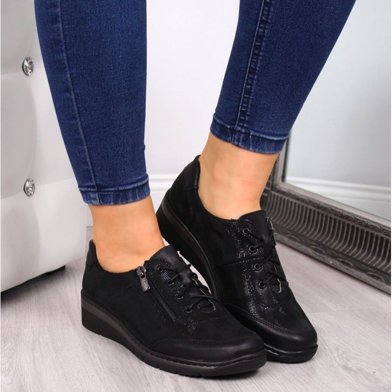 Lesklá kožená obuv Helios W H334B, černá 2