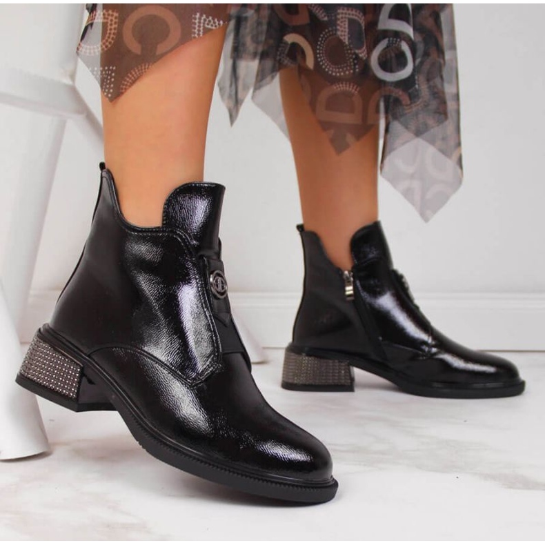 Černé kotníkové boty Filippo W PAW256 s ozdobným blokem černá 2