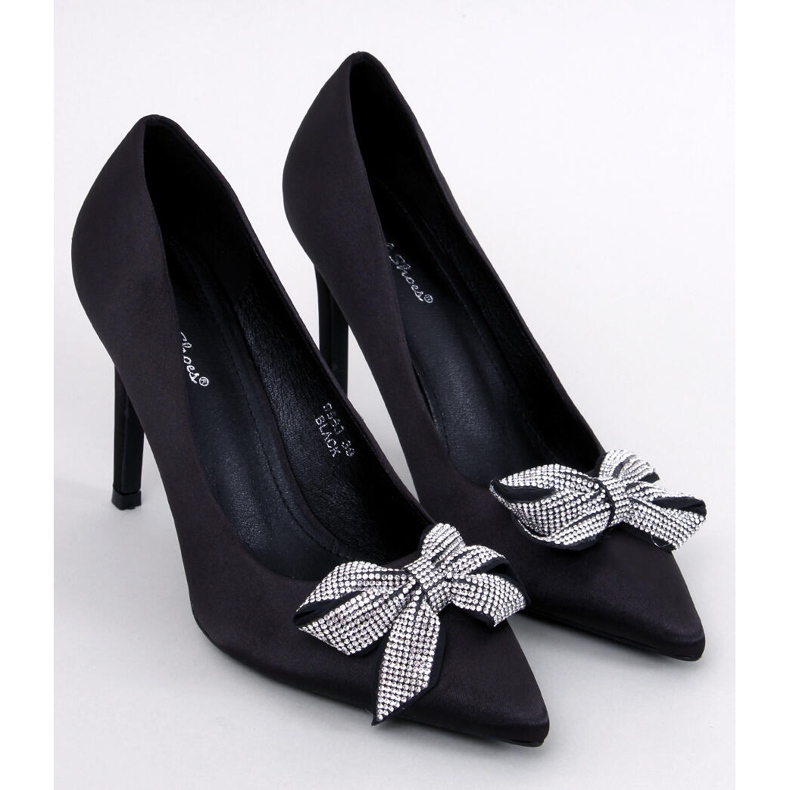 Saténové jehlice s mašlí od Trini Black černá 1