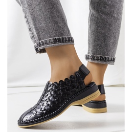 Černé prolamované sandály od Carvalho černý 1