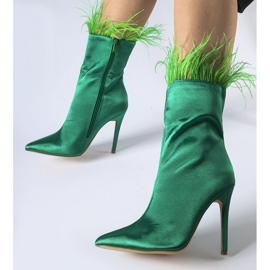 Zelené kotníkové boty zdobené peřím Selvena zelená 1