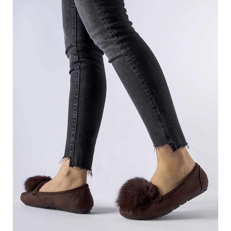 Hnědé zateplené pantofle s bambulí Marchetti hnědý 1 Hnědé zateplené pantofle s bambulí Marchetti hnědý 1