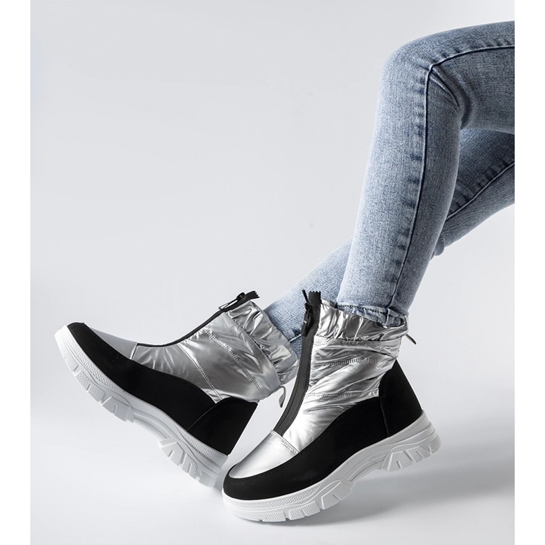 Stříbrné a černé zateplené sněhule Controni stříbrný 1