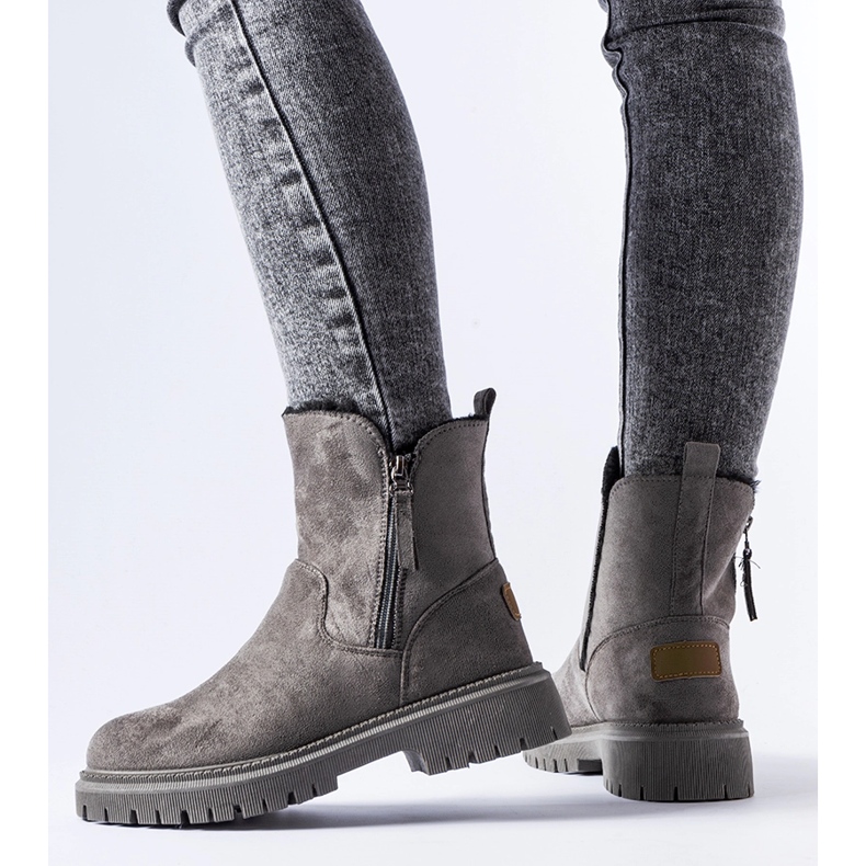 Šedé zateplené klasické kotníkové boty Tesoriero šedá 1