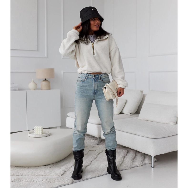 Černé zateplené kotníkové boty s prošíváním Malvaro černá 1