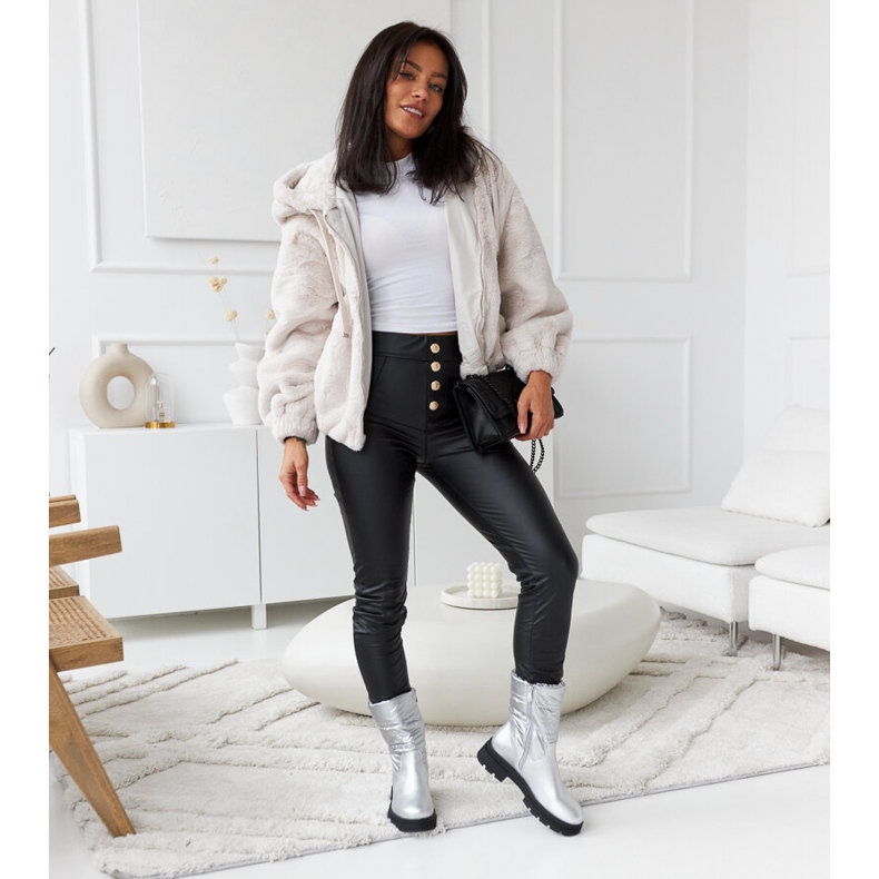 Stříbrné zateplené kotníkové boty s prošíváním Malvaro stříbrný 2 Stříbrné zateplené kotníkové boty s prošíváním Malvaro stříbrný 2