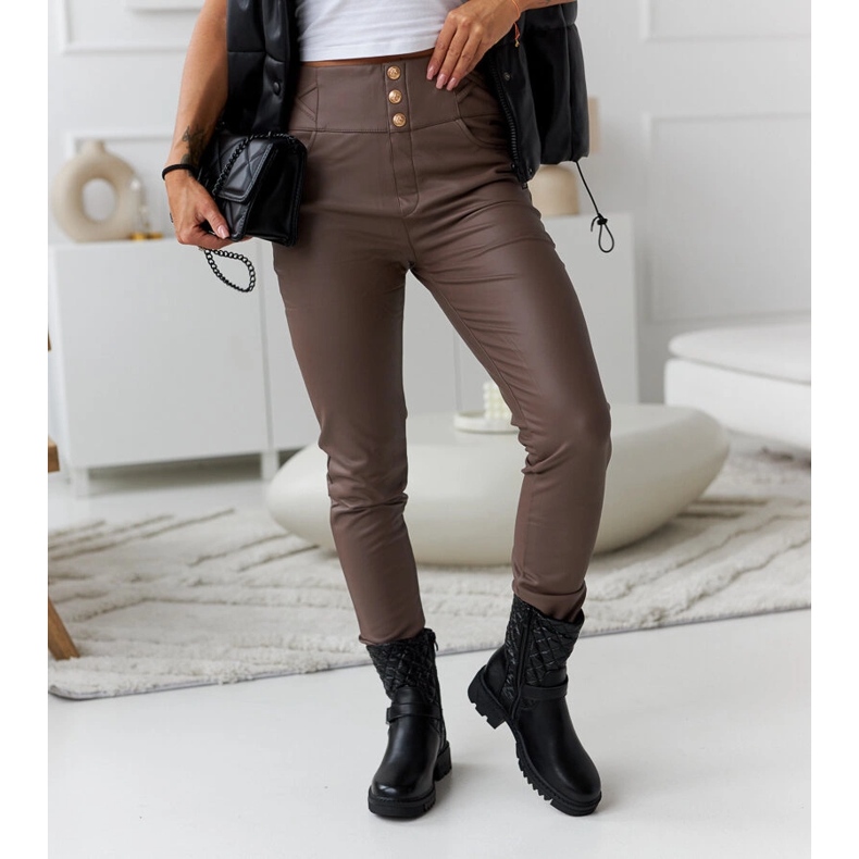 Černé kotníkové boty s ozdobným prošíváním Brembo černá 2