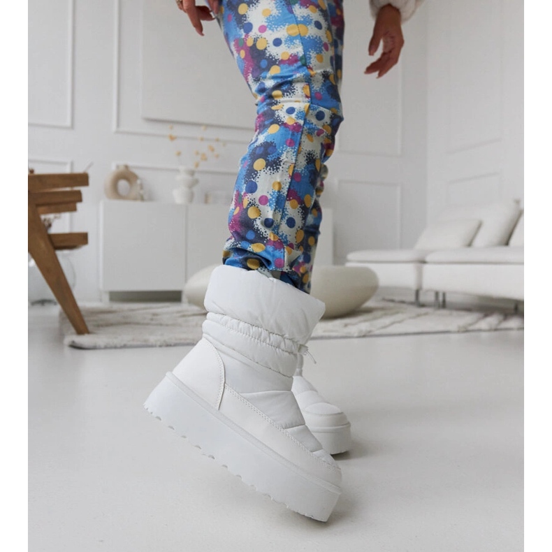 Bílé zateplené sněhule na platformě Polk bílý 2