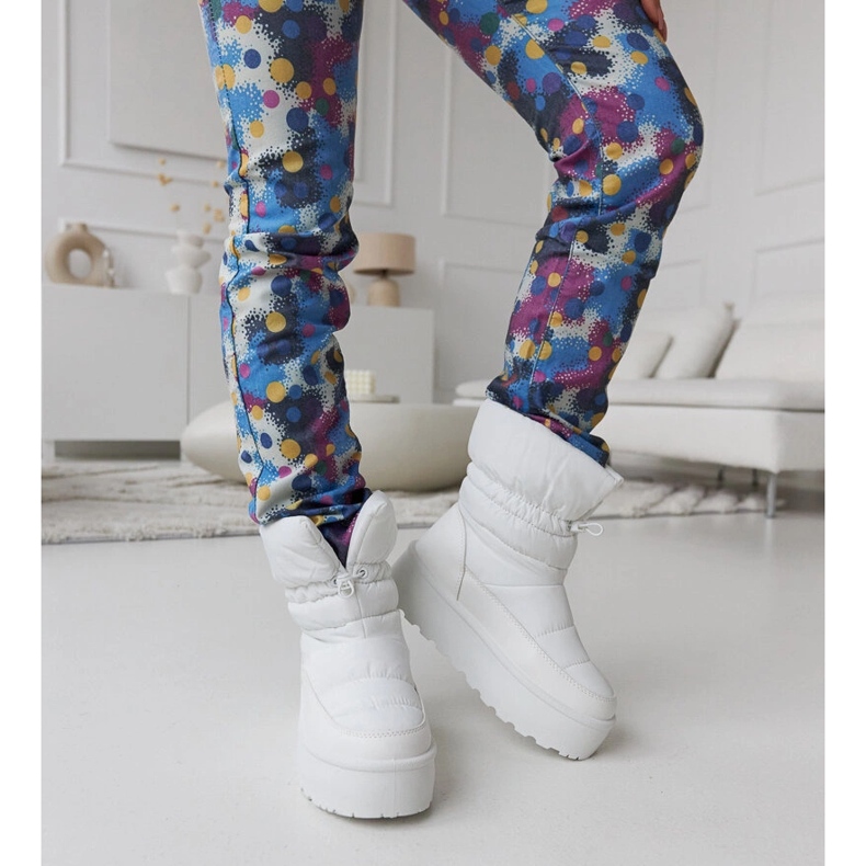 Bílé zateplené sněhule na platformě Polk bílý 1