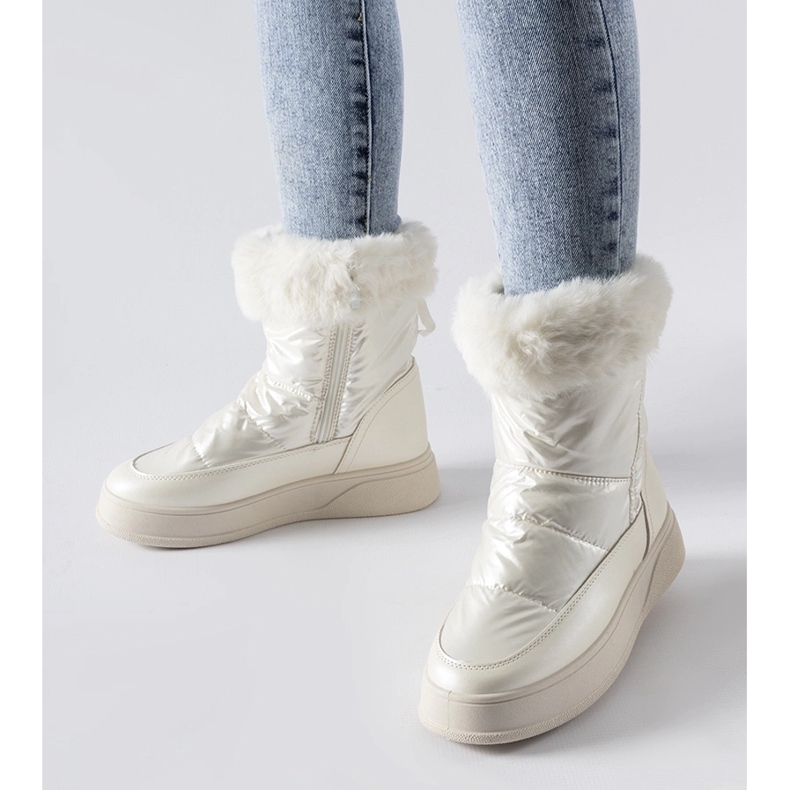 Bílé zateplené sněhule s kožíškem od Olivera bílý 1