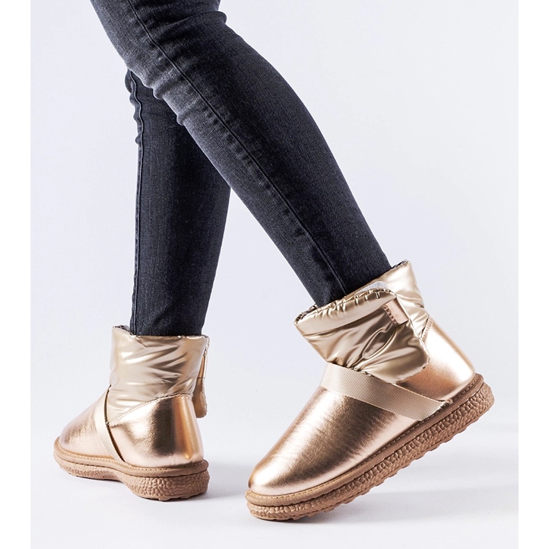 Hnědé lesklé krátké sněhule od Delaune hnědý 1