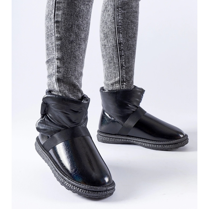 Černé lesklé krátké sněhule Delaune černá 1