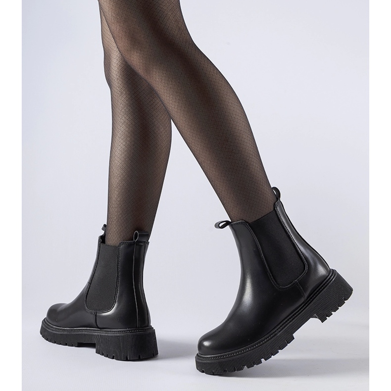 Černé zateplené klasické nazouvací kotníkové boty Edgar černá 1