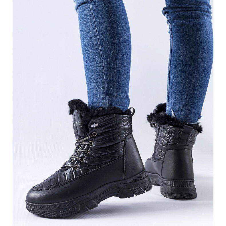 Černé zateplené sněhule s platformou Dwayn černá 1 Černé zateplené sněhule s platformou Dwayn černá 1