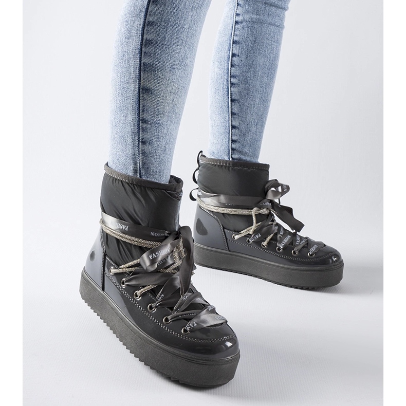 Šedé lakované sněhule s kamínky Alceo šedá 1