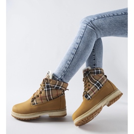 Hnědé kozačky zdobené Dino mřížkou hnědý 1 Hnědé kozačky zdobené Dino mřížkou hnědý 1