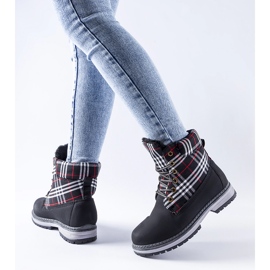 Černé kozačky zdobené kostkou Dino černá 1