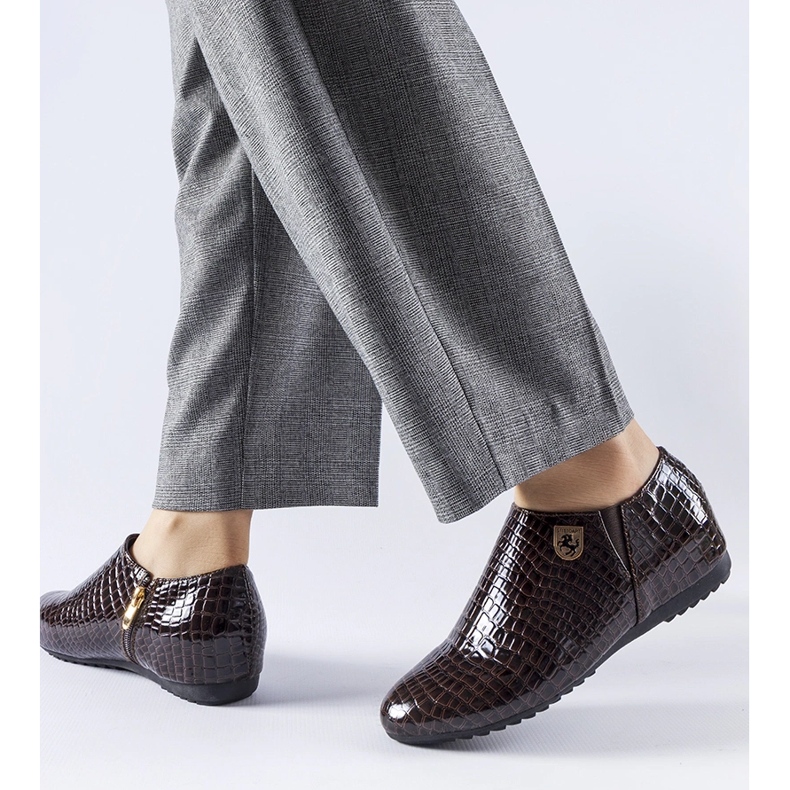 Hnědé lakovky od Nelec hnědý 1