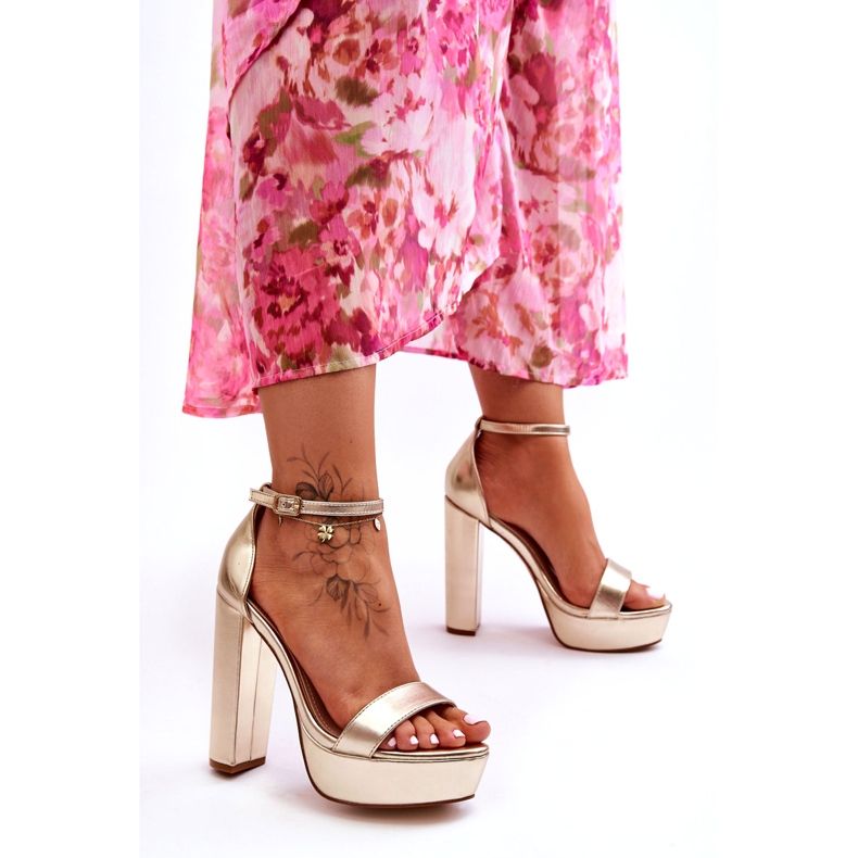 Sweet Shoes Kožené Sandály Na Vysokém Baru A Platformě Golden Sky Dream zlatý 1 Sweet Shoes Kožené Sandály Na Vysokém Baru A Platformě Golden Sky Dream zlatý 1