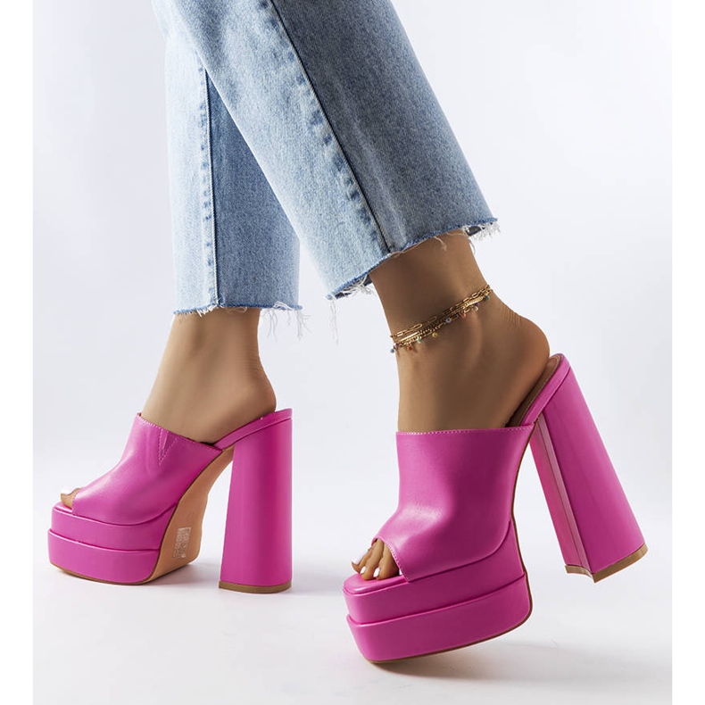 Růžové klouzačky na vysokém podpatku značky Mertzon růžový 1 Růžové klouzačky na vysokém podpatku značky Mertzon růžový 1