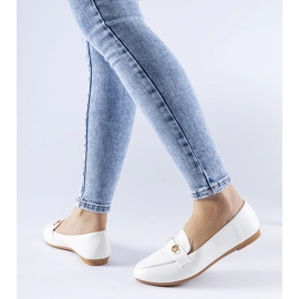 Bílé mokasíny s přezkou Velino bílý 1 Bílé mokasíny s přezkou Velino bílý 1