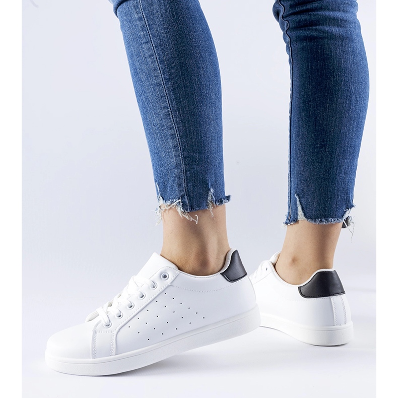 Bílé a černé tenisky Bourassa bílý 1 Bílé a černé tenisky Bourassa bílý 1