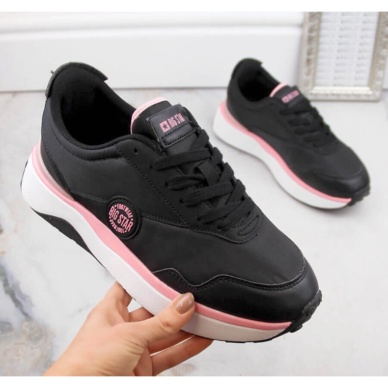 Černé dámské sportovní boty na platformě Big Star JJ274A014 černá 1 Černé dámské sportovní boty na platformě Big Star JJ274A014 černá 1