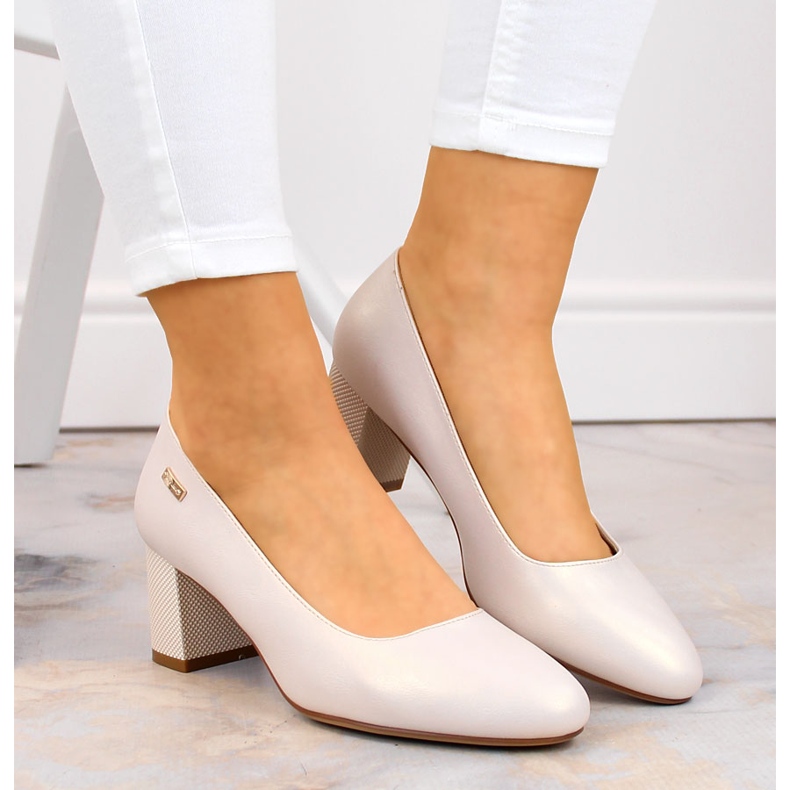 Perleťové béžové lodičky na ozdobném sloupku od Sergio Leone béžový 2