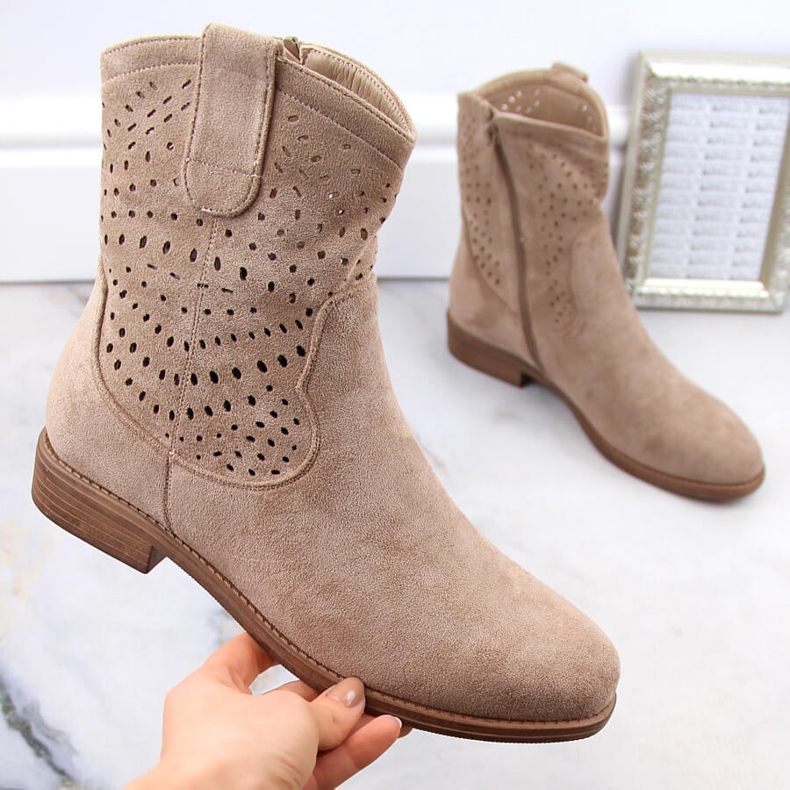 Béžové semišové dámské prolamované kotníkové boty S.Barski HY66-135 béžový 1