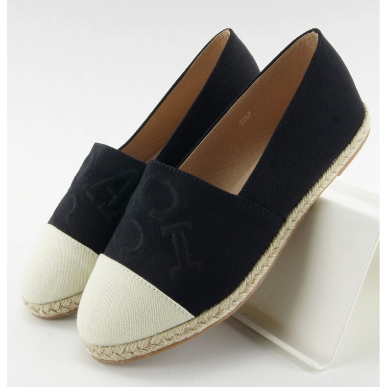 Esapdryle s reliéfními černými písmeny T267 černá hnědý 1