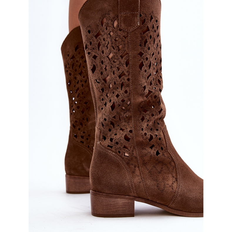 Zazoo 3403 hnědé prolamované dámské boty na nízkém podpatku hnědý 2