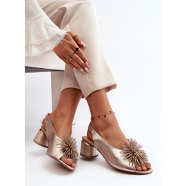 Kožené sandály s ozdobou Laura Messi 2719 Gold zlatý 2