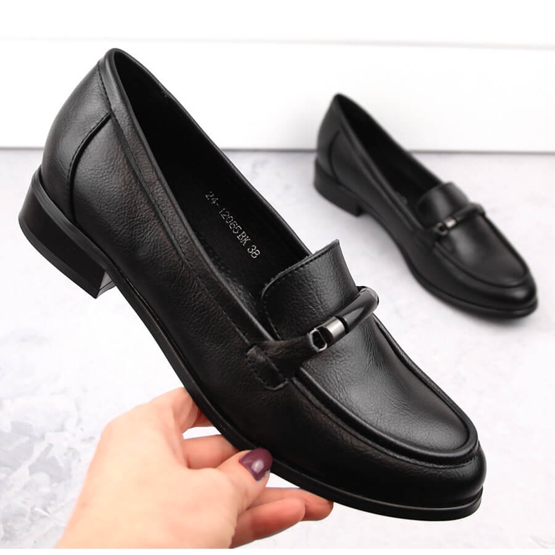 Černé dámské boty na nízkém podpatku Potocki SZ12065 černá 1