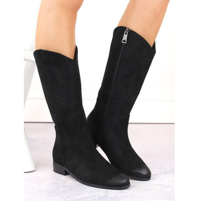 Černé semišové prolamované boty Vinceza W JAN264A černá 1