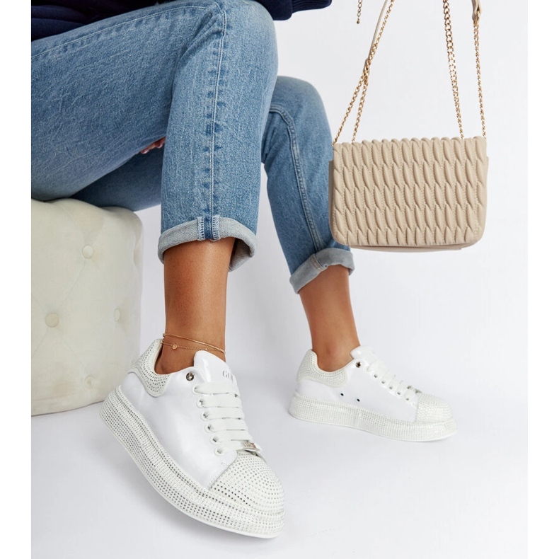 Bílé tenisky s kamínky Goe NN2N4011 bílý 1