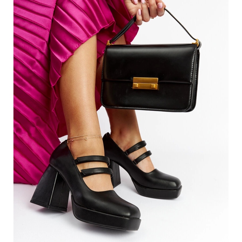 Černé lodičky Cher s masivním blokovým podpatkem černá 1