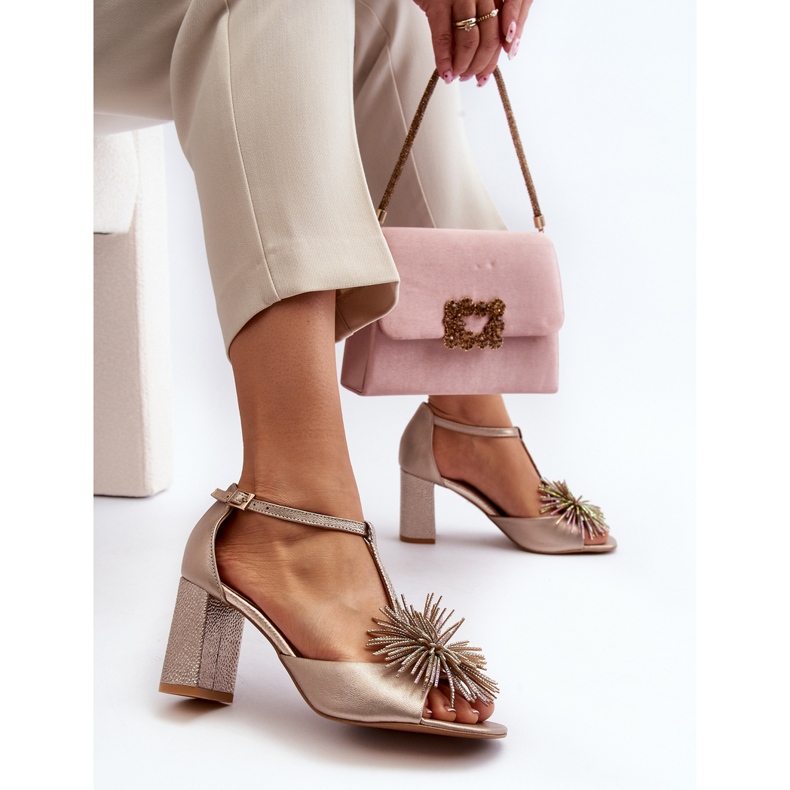 Kožené sandály na vysokém podpatku se zdobením Laura Messi 2758 Gold zlatý 2