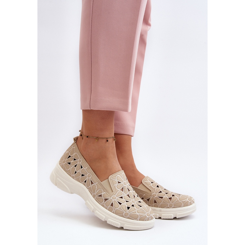 Béžové dámské prolamované boty Emilei béžový 2