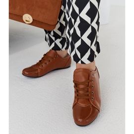 Hnědé boty s patentovanou špičkou od Parady hnědý 2 Hnědé boty s patentovanou špičkou od Parady hnědý 2