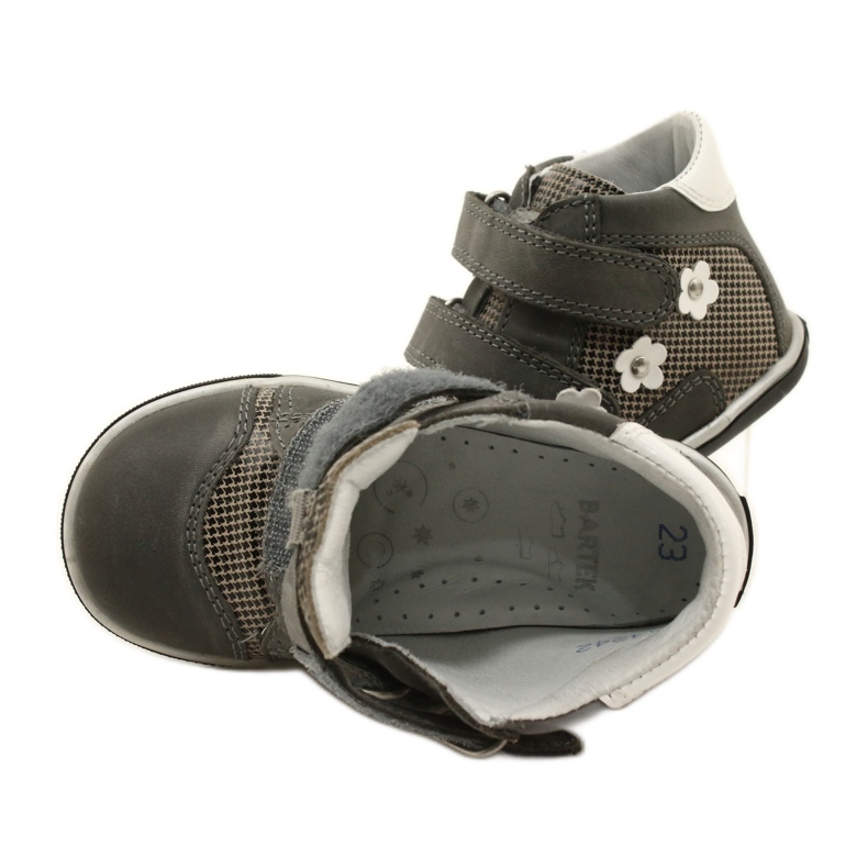 Dívčí kožené boty s bílými květy 91904 šedý bartek šedá 6