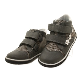 Dívčí kožené boty s bílými květy 91904 šedý bartek šedá 3