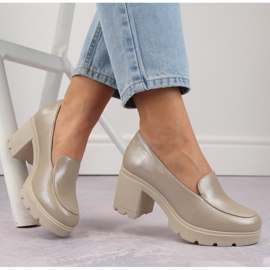 Dámské béžové slip-on boty na vysokém podpatku a platformě Potocki 12040 béžový 1