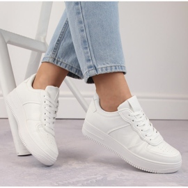 Bílé šněrovací sportovní boty Potocki 16312 bílý 1